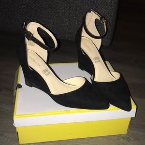Liz Claiborne Suede Wedges